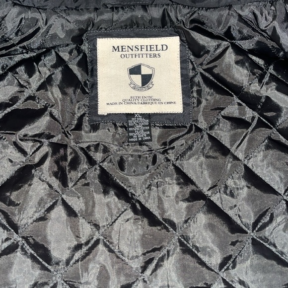 this is a sleeveless puffer jacket only used under 5 times very good condition - Picture 3 of 3